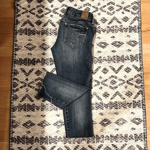 American Eagle - Size 2 - Cut off, Capri Jeans.